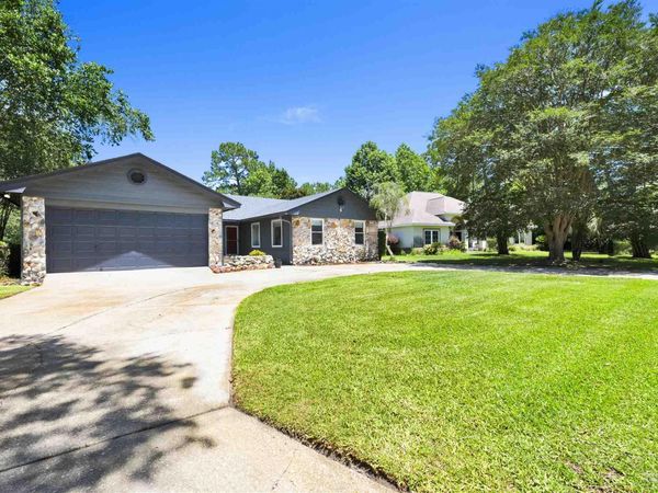 25 Arapaho Dr, Pensacola, FL 32507
