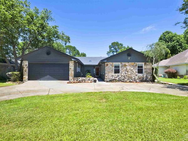 25 Arapaho Dr, Pensacola, FL 32507