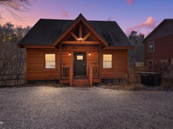 1016 Ravens Ford Way, Sevierville, TN 37876