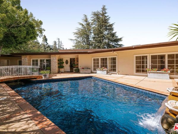 1743 Stone Canyon Road, Los Angeles, CA 90077