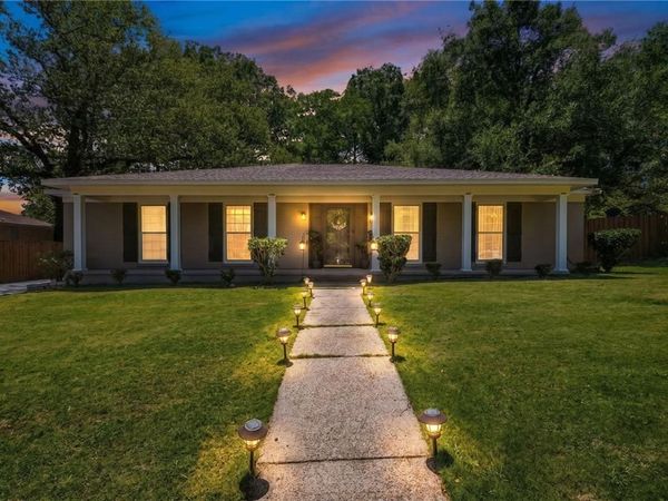 2660 Woodcliff Drive E, Mobile, AL 36693