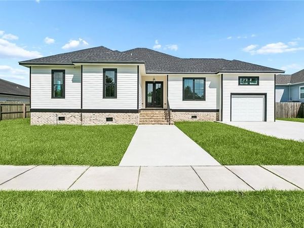 4008 KINGS Drive, Chalmette, LA 70043