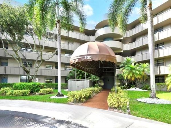 900 Colony Point Circle, Unit 121, Pembroke Pines, FL 33026