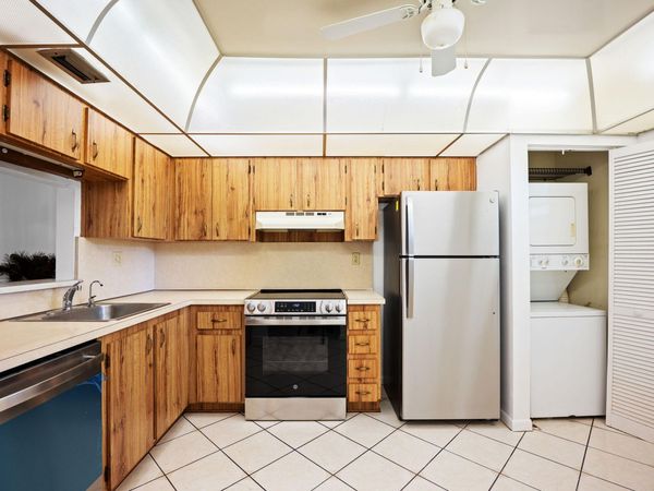 900 Colony Point Circle, Unit 121, Pembroke Pines, FL 33026