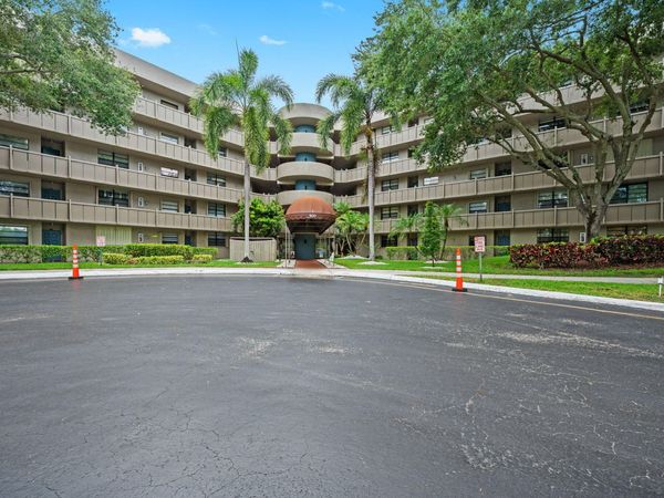900 Colony Point Circle, Unit 121, Pembroke Pines, FL 33026