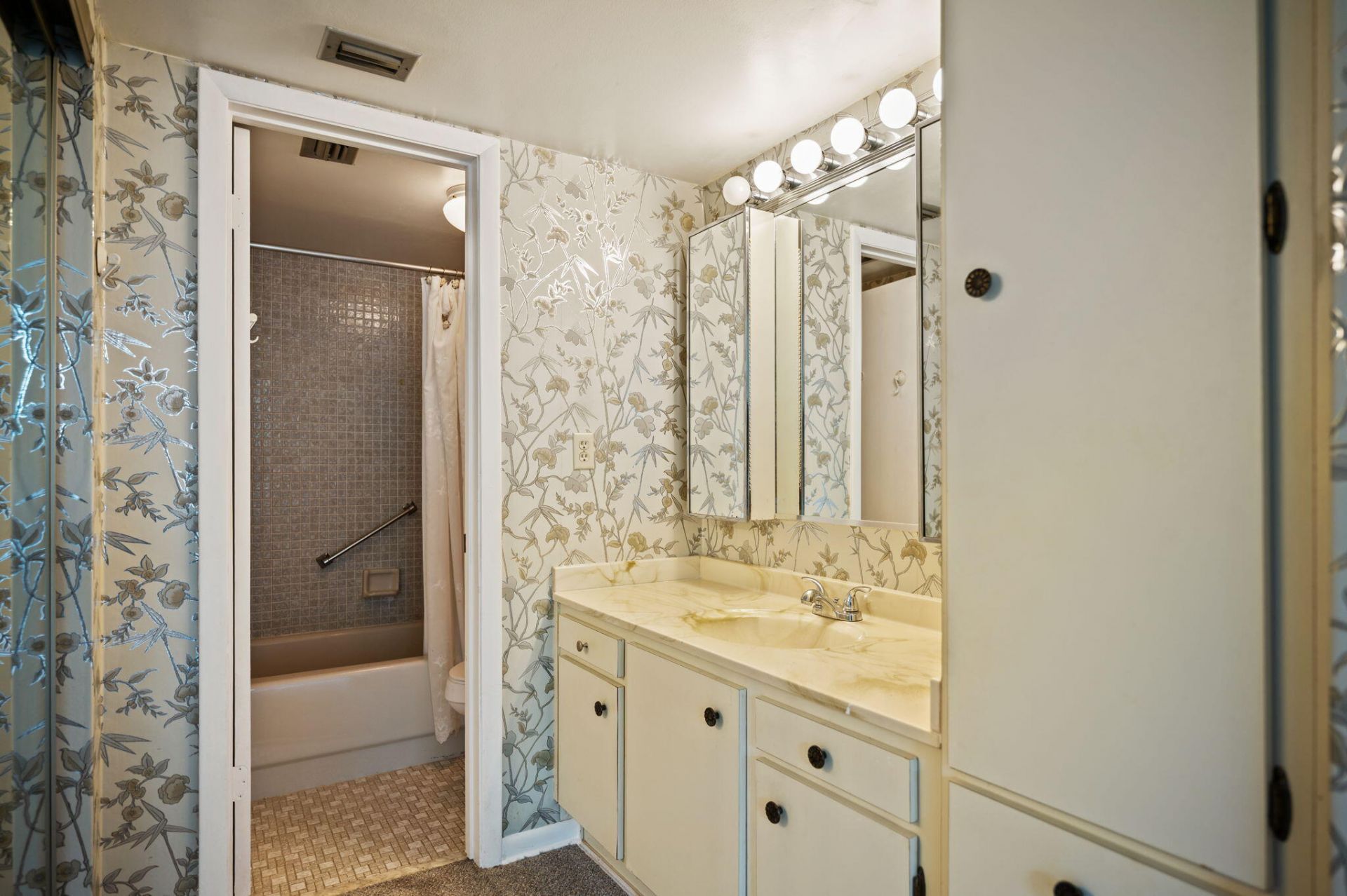 900 Colony Point Circle, Unit 121, Pembroke Pines, FL 33026 Photo
