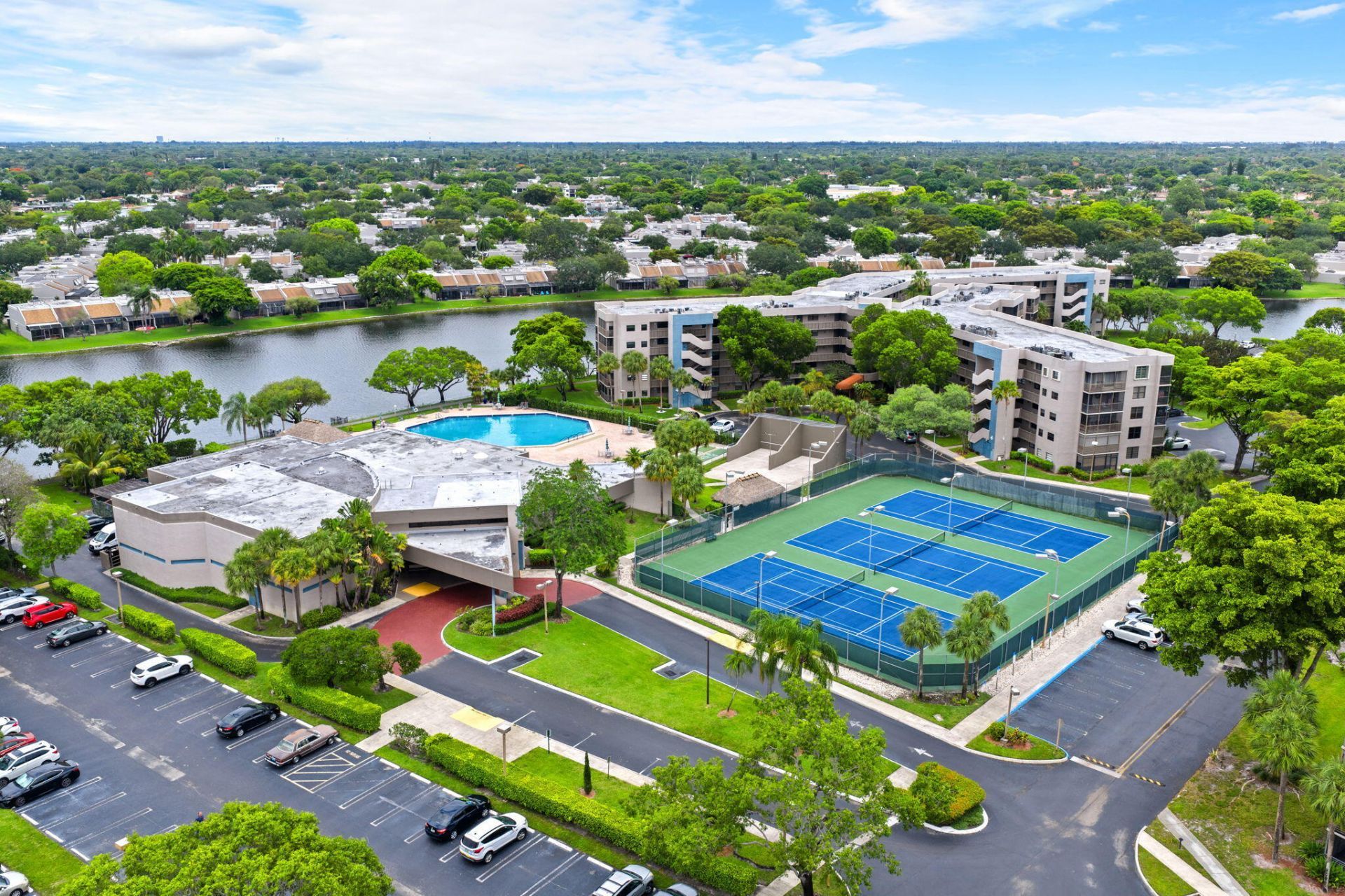 900 Colony Point Circle, Unit 121, Pembroke Pines, FL 33026 Photo