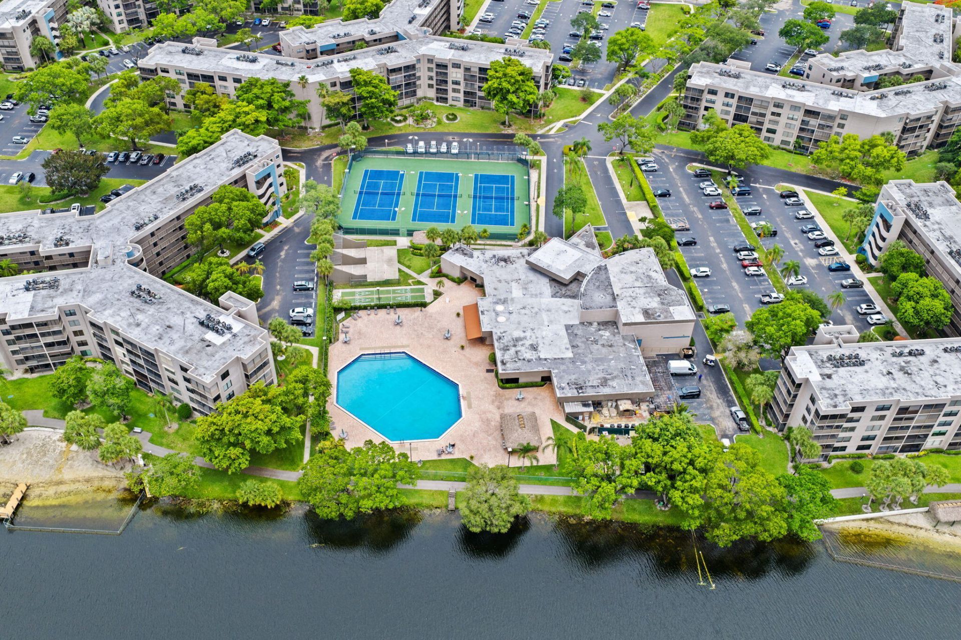 900 Colony Point Circle, Unit 121, Pembroke Pines, FL 33026 Photo