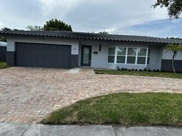 2521 NE 45th Street, Lighthouse Point, FL 33064