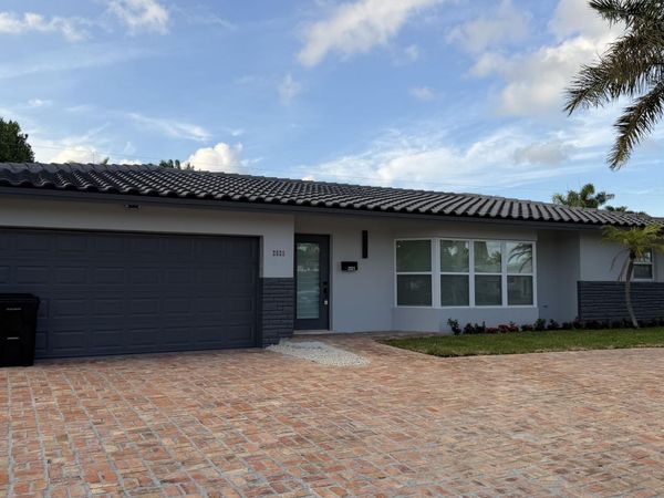 2521 NE 45th Street, Lighthouse Point, FL 33064
