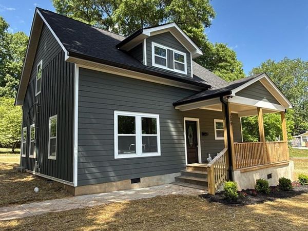 209 East Dixon Street, Lincolnton, NC 28092