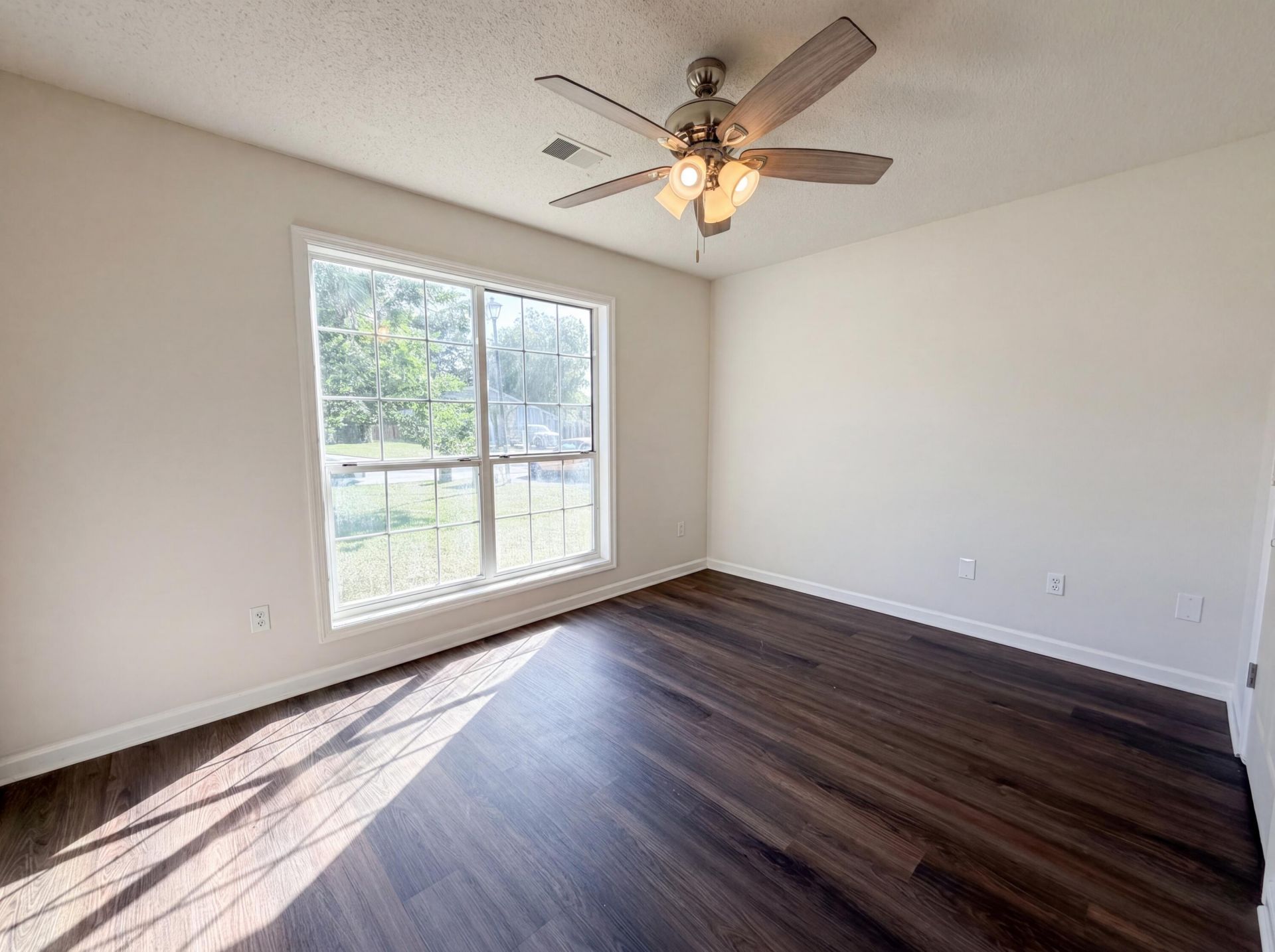 2028 Larson Lane Photo 10