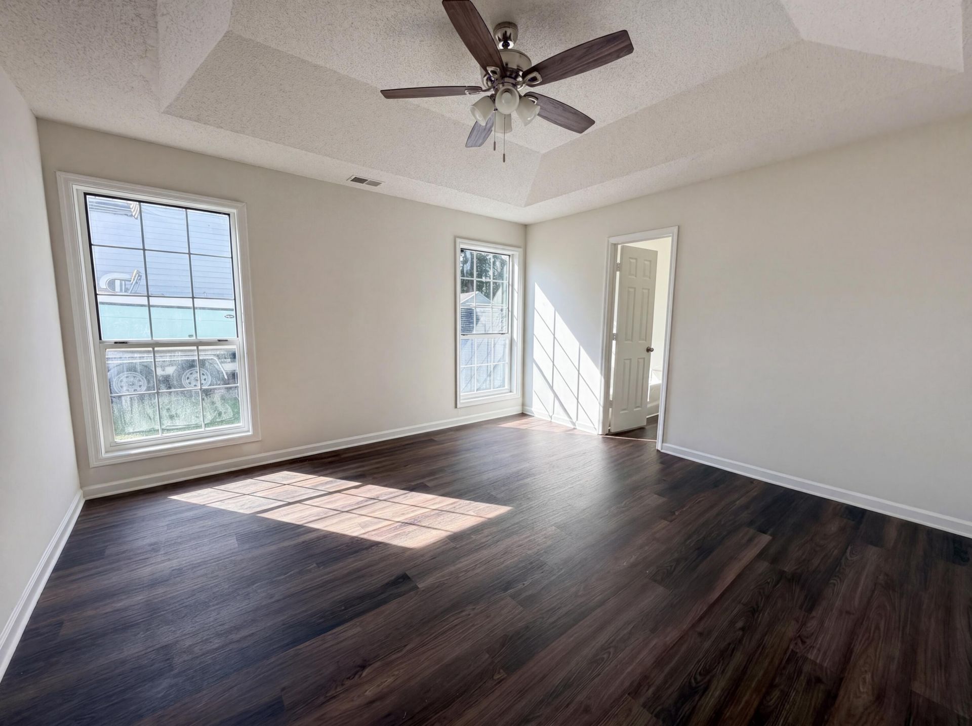 2028 Larson Lane Photo 4