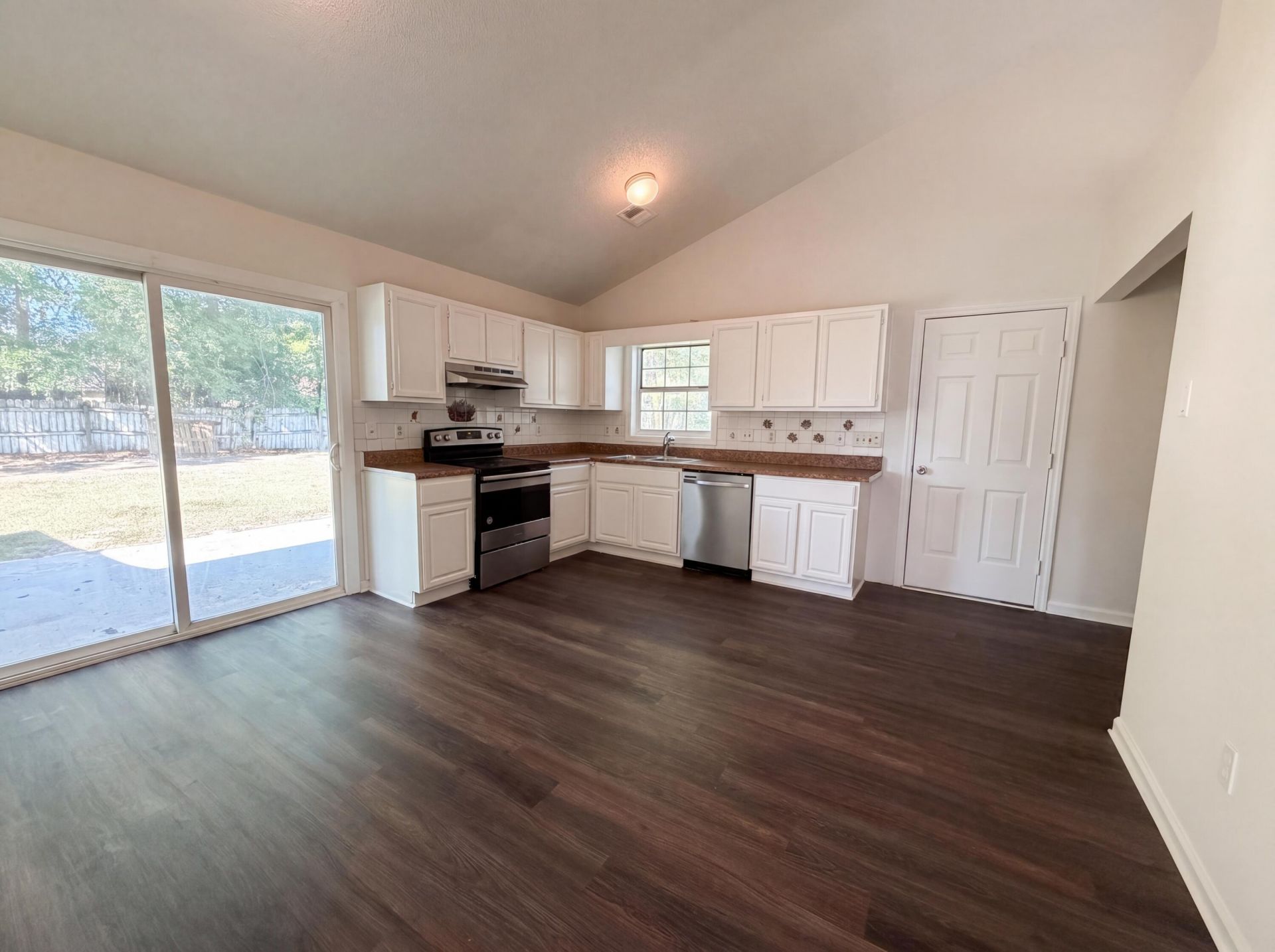 2028 Larson Lane Photo 8