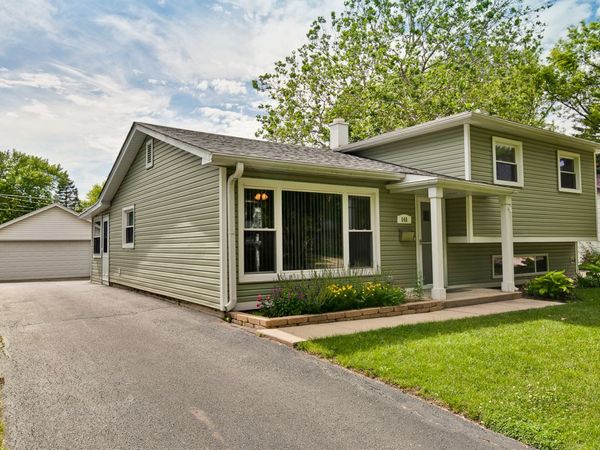 648 N Greenview Avenue , Mundelein, IL 60060