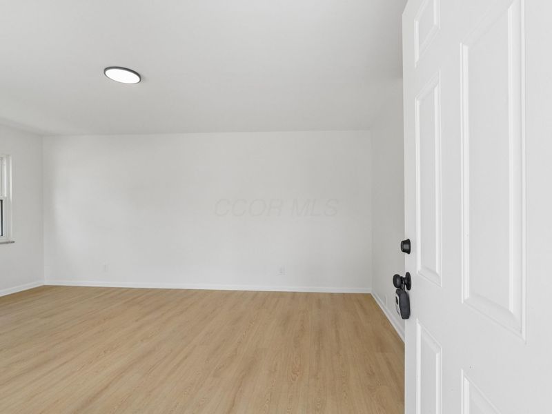 100 Canterbury Drive, London, OH 43140 Photo 2