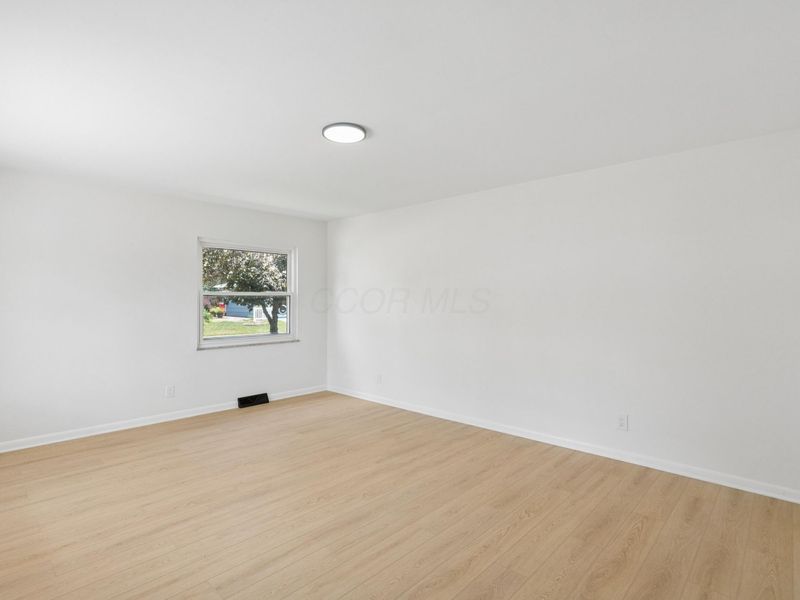 100 Canterbury Drive, London, OH 43140 Photo 4