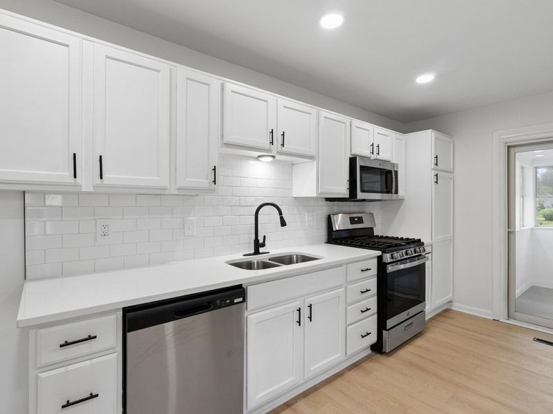 100 Canterbury Drive, London, OH 43140 Photo 6