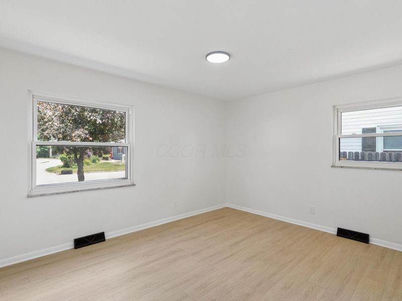 100 Canterbury Drive, London, OH 43140 Photo 9