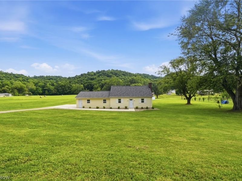 1420 Dietz Lane, Zanesville, OH 43701 Photo 2