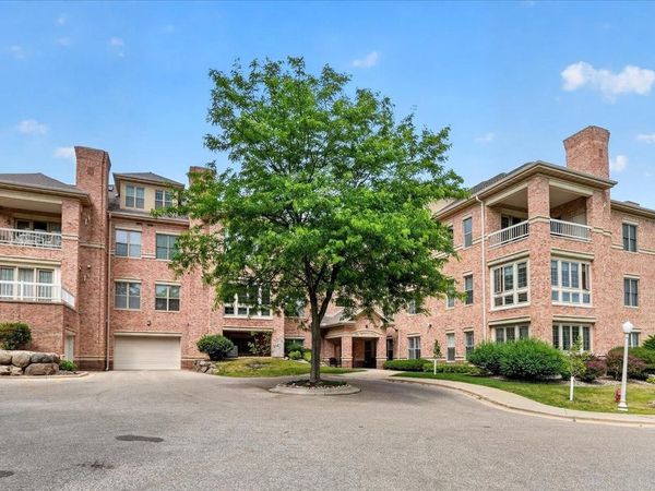 5418 Old Middleton Road, Unit 301, Madison, WI 53705