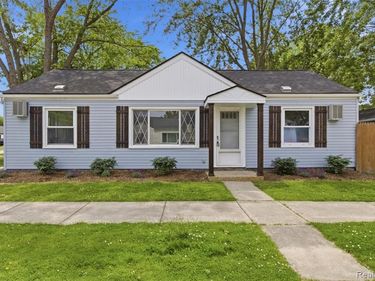 26375 Waldorf Street, Roseville, MI 48066
