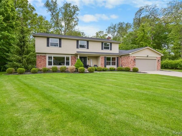 26060 Hidden Lane, Grosse Ile Twp, MI 48138