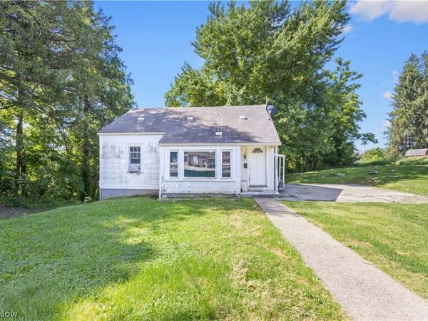 1402 E Wheeling Avenue , Cambridge, OH 43725