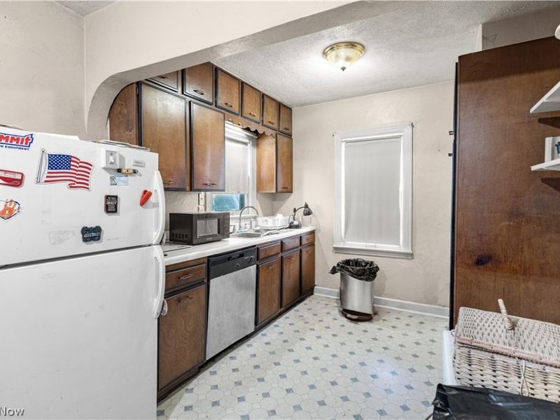 1402 E Wheeling Avenue, Cambridge, OH 43725 Photo 10