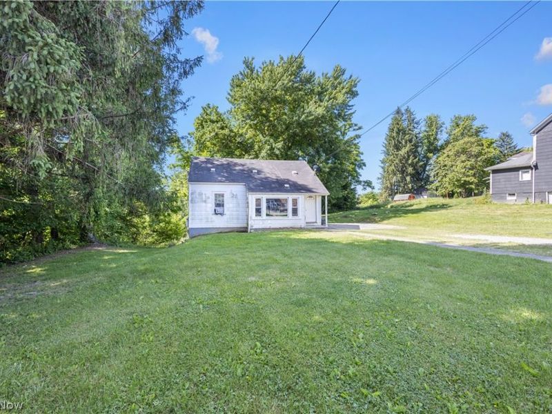 1402 E Wheeling Avenue, Cambridge, OH 43725 Photo 2