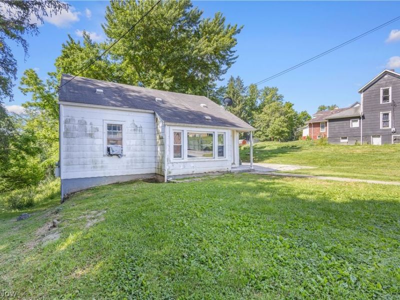 1402 E Wheeling Avenue, Cambridge, OH 43725 Photo 3