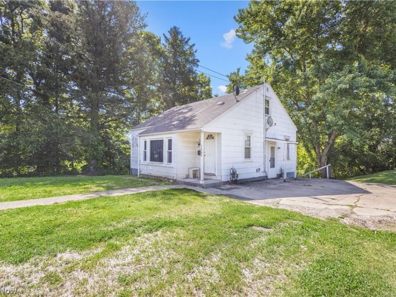 1402 E Wheeling Avenue, Cambridge, OH 43725 Photo 4