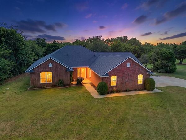 10201 Fawn Valley Drive, Mustang, OK 73064