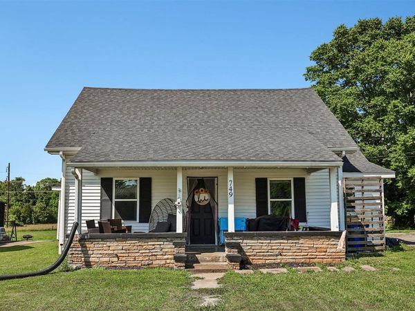 749 N Main Street , Russellville, KY 42276