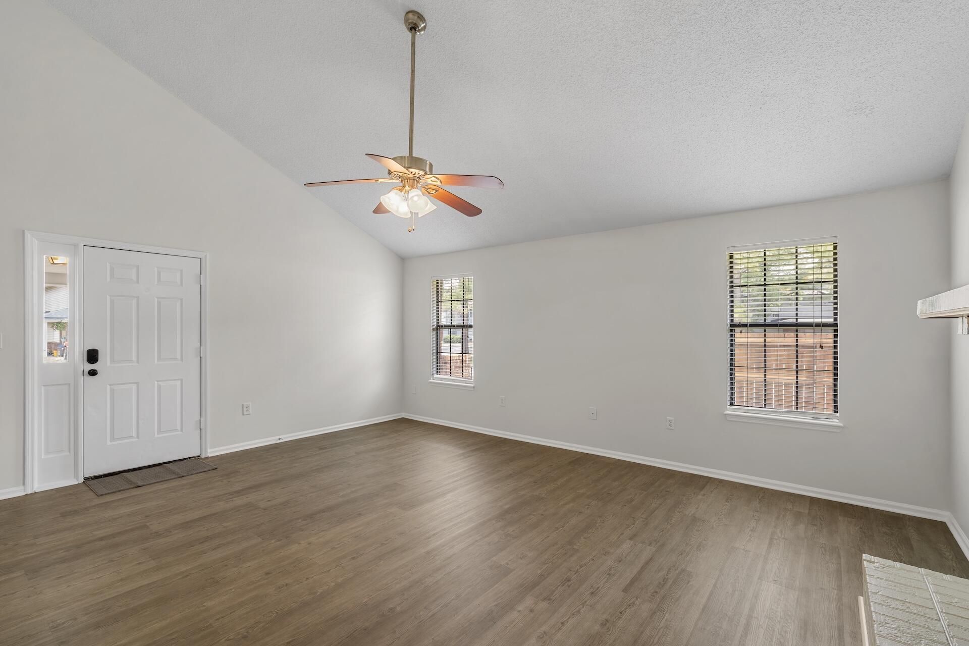 7611 Valleyview Circle Photo 6