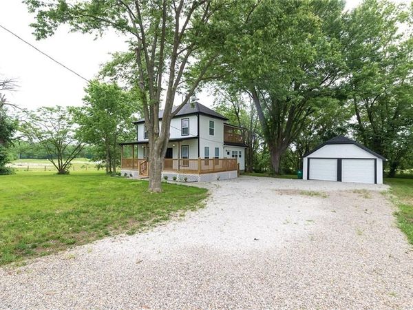 21195 S Woodland Road, Spring Hill, KS 66083