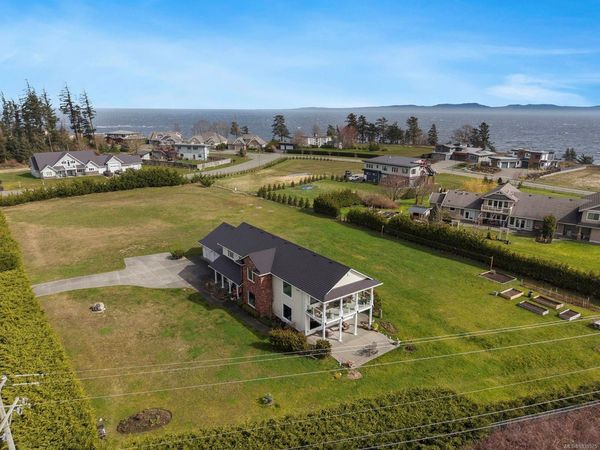 1167 Tara Rd , Comox, BC V9M 3T5