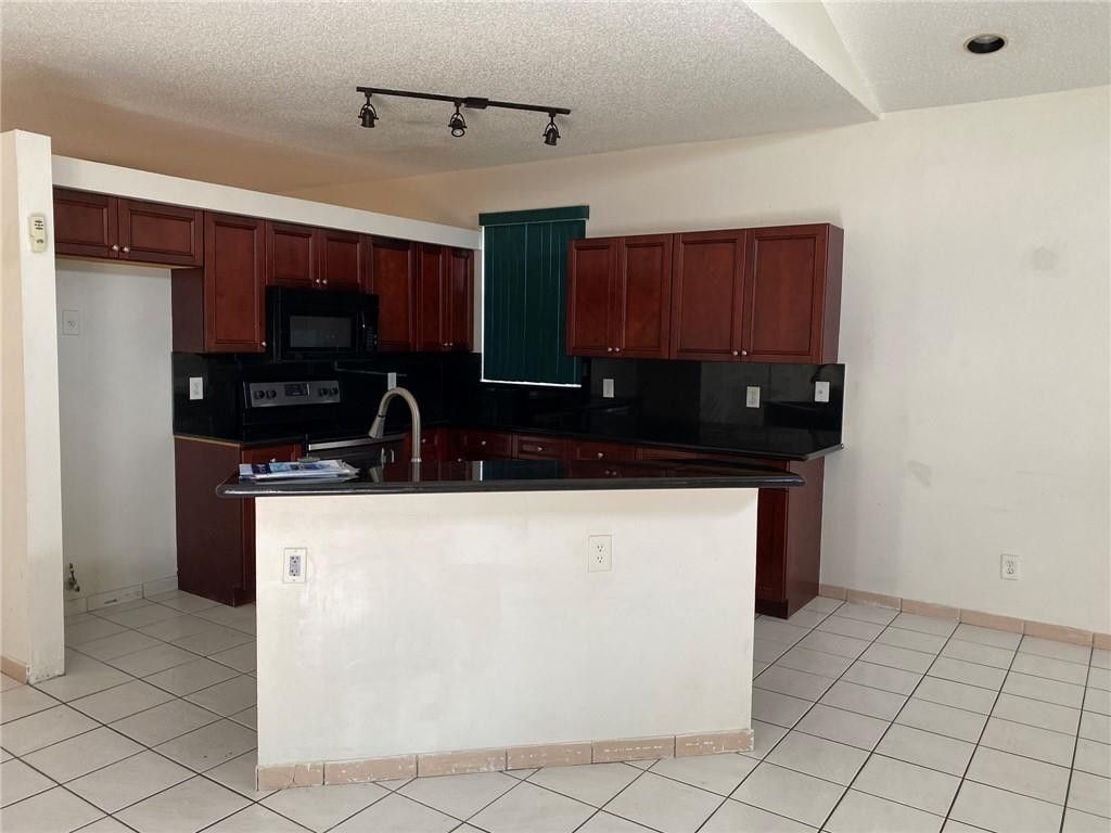 19199 NW 19th Street, Pembroke Pines, FL 33029 Photo