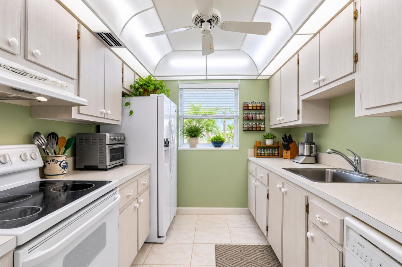 2017 SW Golf Lane, Unit 113, Boynton Beach, FL 33426 Photo