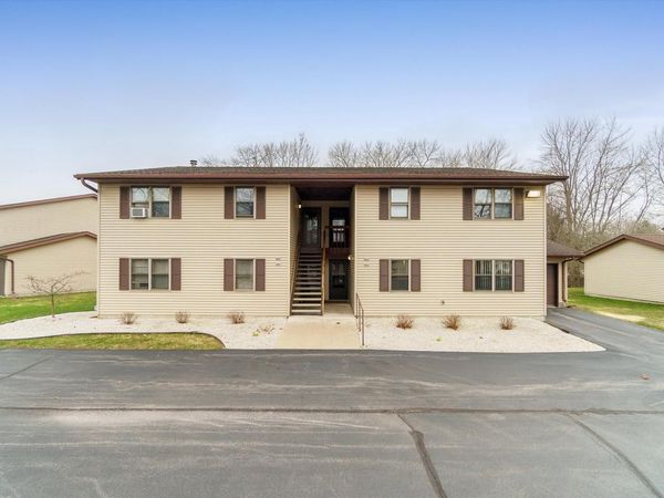 910 E Cedar AVENUE, Unit 403, Manitowoc, WI 54220