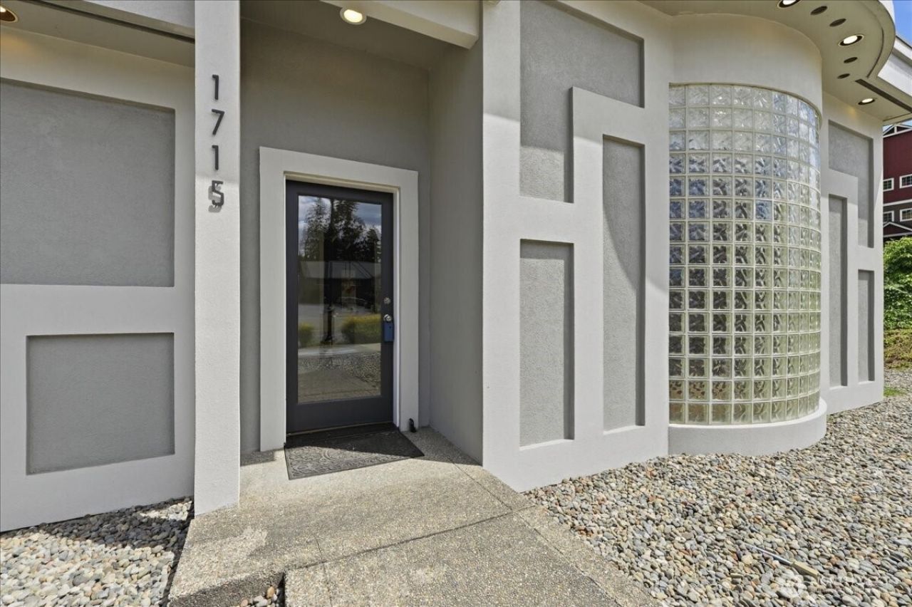 1715 Meridian Avenue E, Edgewood, WA 98371
