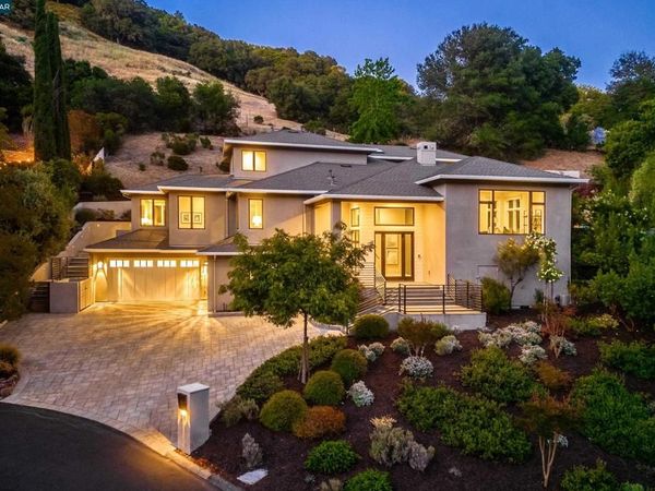 84 Mossbridge Lane, Orinda, CA 94563