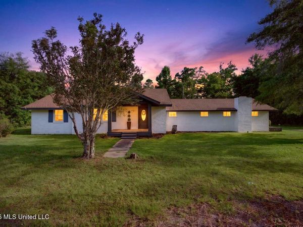 901 De La Pointe Drive, Gautier, MS 39553
