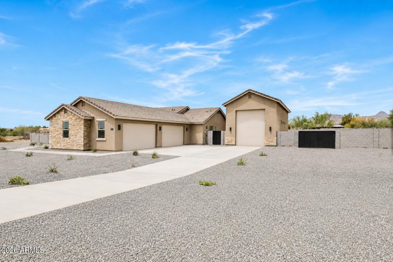 1686 E Carriage Lane, Phoenix, AZ 85086 Main Photo