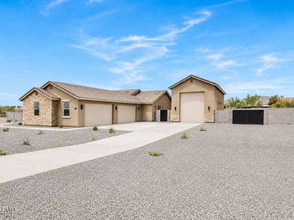 1686 E Carriage Lane, Phoenix, AZ 85086
