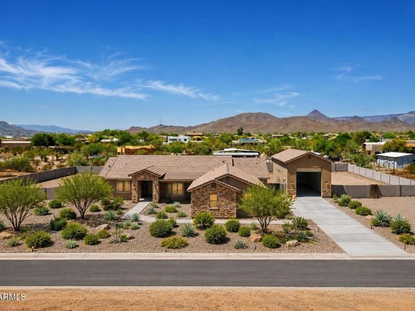 1686 E Carriage Lane, Phoenix, AZ 85086