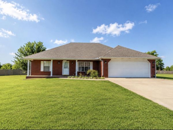 2906 Newcastle , Paragould, AR 72450