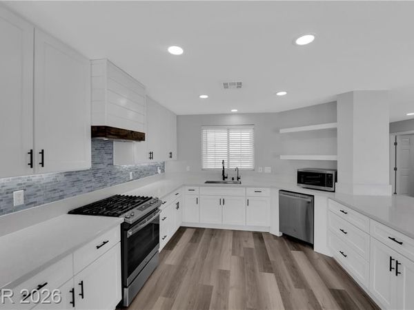 7829 Falling Pines Place, Las Vegas, NV 89143