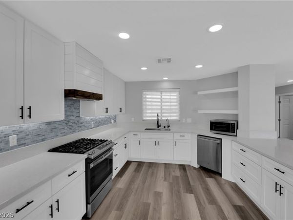 7829 Falling Pines Place, Las Vegas, NV 89143