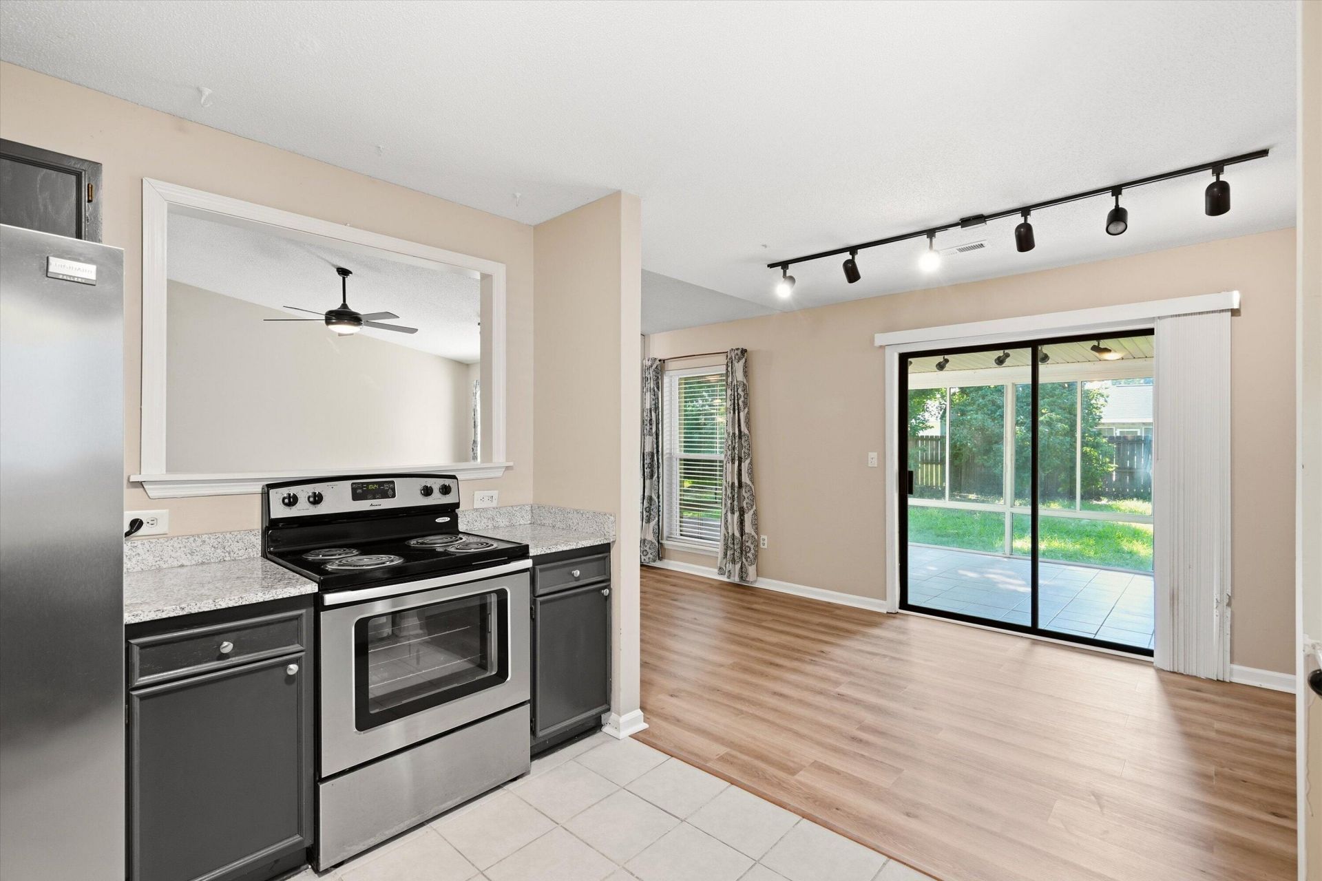 103 Tram Court Photo 13
